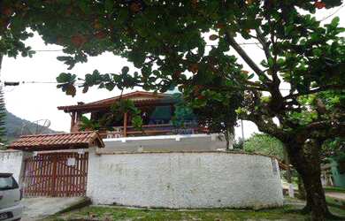 Imagem: A casa possui 5 Dormitórios, 5 Banheiros, 345m² de Área e