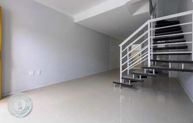 Imagem: A casa possui 2 Dormitórios, 2 Banheiros, 1 Vaga na garagem