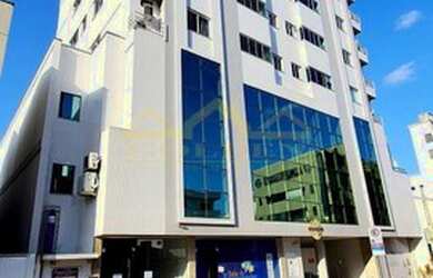 Imagem: O apartamento possui 5 Dormitórios, 1 Banheiro, 1 Vaga na garagem