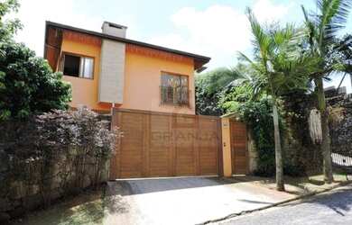 Imagem: A casa em condomínio possui 4 Dormitórios, 5 Banheiros, 4