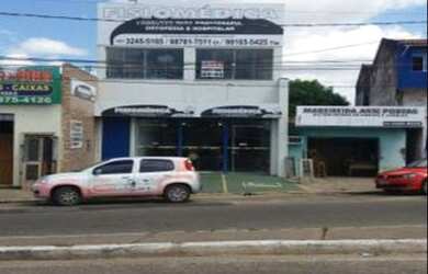 Imagem: O depósito possui 3 Vagas na garagem e 400m² de Área e está