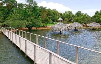 Imagem: O terreno possui 1.422m² de Área e está localizado em Área