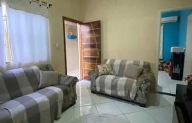 Imagem: A casa possui 2 Dormitórios, 1 Banheiro, 2 Vagas na garagem