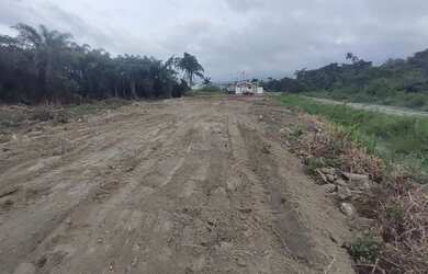 Imagem: O terreno possui 1.220m² de Área e está localizado em Balneário