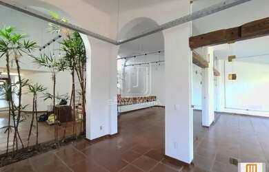 Imagem: O depósito possui 2 Vagas na garagem, 367m² de Área e está