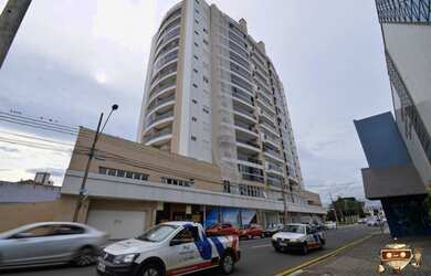 Imagem: O apartamento possui 1 Dormitório, 1 Banheiro, 2 Vagas na garagem