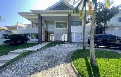 Imagem: A casa em condomínio possui 5 Dormitórios, 4 Banheiros, 5