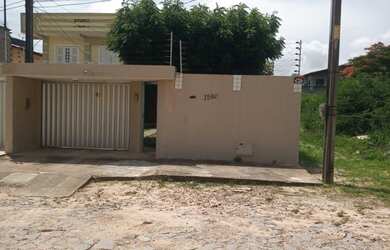 Imagem: A casa possui 4 Dormitórios, 5 Banheiros, 4 Vagas na garagem