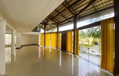 Imagem: A casa possui 3 Dormitórios, 4 Banheiros, 2 Vagas na garagem