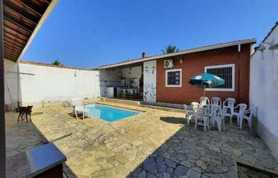 Imagem 4: Casa com piscina para venda no Jardim Aruan em Caraguatatuba