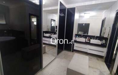 Imagem: A casa em condomínio possui 5 Dormitórios, 5 Banheiros, 413m²