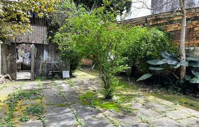 Imagem: A casa possui 3 Dormitórios, 4 Banheiros, 5 Vagas na garagem
