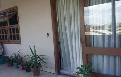 Imagem: A casa possui 2 Dormitórios, 1 Banheiro, 1 Vaga na garagem