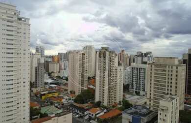 Imagem: O apartamento possui 3 Dormitórios, 1 Banheiro, 2 Vagas na