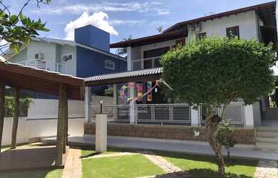 Imagem: A casa em condomínio possui 4 Dormitórios, 5 Banheiros, 5