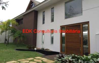 Imagem: A casa em condomínio possui 5 Dormitórios, 5 Banheiros, 5