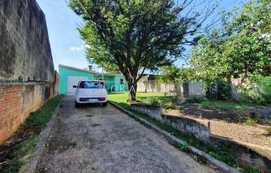 Imagem: A casa possui 3 Dormitórios, 1 Banheiro, 1 Vaga na garagem