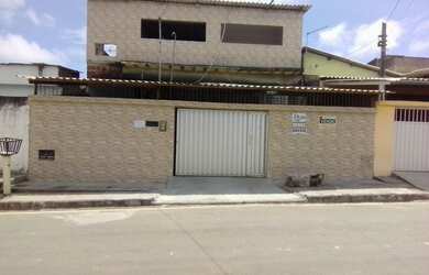 Imagem: A casa possui 4 Dormitórios, 3 Banheiros, 2 Vagas na garagem