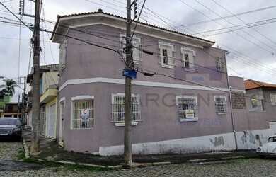 Imagem: A casa possui 3 Dormitórios, 2 Banheiros, 1 Vaga na garagem