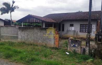 Imagem: A casa possui 3 Dormitórios, 3 Banheiros, 2 Vagas na garagem