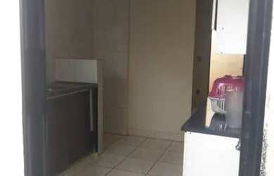 Imagem: A casa possui 2 Dormitórios, 1 Banheiro, 1 Vaga na garagem