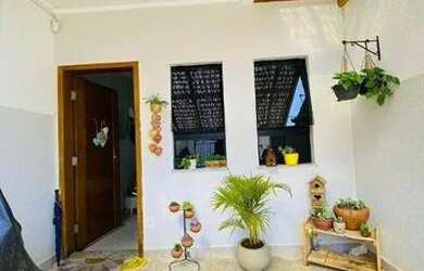 Imagem: A casa possui 2 Dormitórios, 2 Banheiros, 1 Vaga na garagem