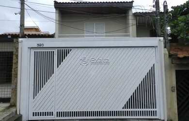 Imagem: A casa possui 3 Dormitórios, 2 Banheiros, 2 Vagas na garagem