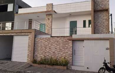 Imagem: A casa possui 5 Dormitórios, 5 Banheiros, 4 Vagas na garagem