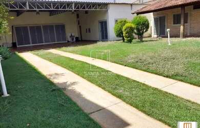 Imagem: O depósito possui 5 Vagas na garagem, 241m² de Área e está