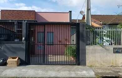 Imagem: A casa possui 3 Dormitórios, 1 Banheiro, 130m² de Área e