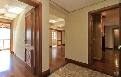 Imagem 7: Apartamento com 4 Dormitorio s localizado a no bairro Mont Serrat em Porto...