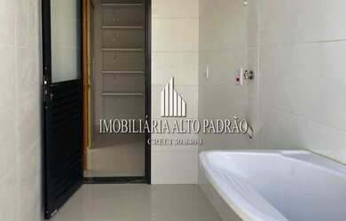 Imagem: A casa em condomínio possui 3 Dormitórios, 3 Banheiros, 4