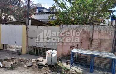 Imagem: A casa possui 3 Dormitórios, 1 Banheiro, 2 Vagas na garagem