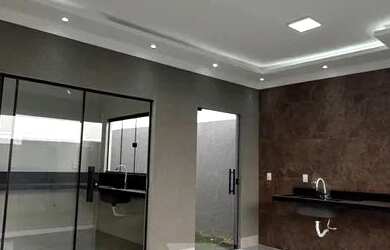 Imagem: A casa possui 3 Dormitórios, 3 Banheiros, 2 Vagas na garagem