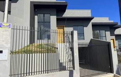 Imagem: A casa possui 3 Dormitórios, 1 Banheiro, 1 Vaga na garagem