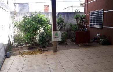 Imagem: A casa possui 2 Dormitórios, 2 Banheiros, 3 Vagas na garagem