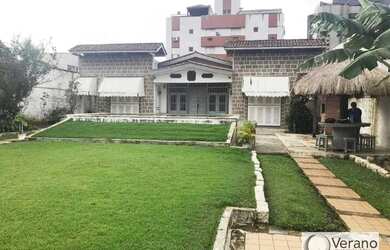 Imagem: A casa possui 4 Dormitórios, 5 Banheiros, 5 Vagas na garagem