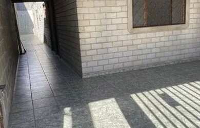 Imagem: A casa possui 2 Dormitórios, 1 Banheiro, 1 Vaga na garagem