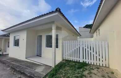 Imagem: A casa em condomínio possui 2 Dormitórios, 1 Banheiro, 2 Vagas