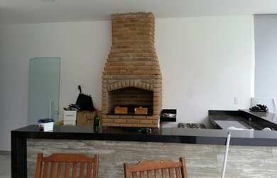 Imagem: A casa possui 3 Dormitórios, 3 Banheiros, 2 Vagas na garagem