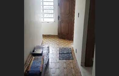 Imagem: A casa possui 4 Dormitórios, 2 Banheiros, 3 Vagas na garagem