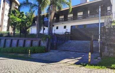 Imagem: A casa possui 5 Dormitórios, 3 Banheiros, 3 Vagas na garagem