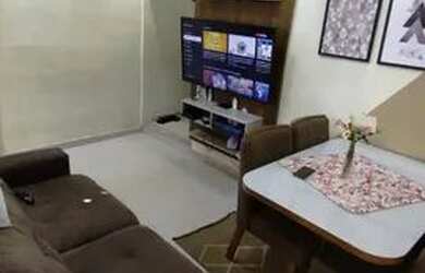 Imagem: A casa à venda possui 2 Dormitórios, 2 Banheiros, 1 Vaga na