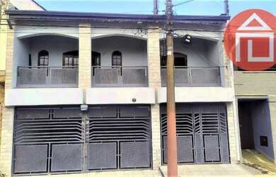 Imagem: A casa possui 3 Dormitórios, 3 Banheiros, 3 Vagas na garagem