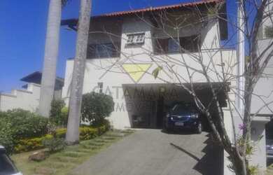 Imagem: A casa em condomínio possui 3 Dormitórios, 1 Banheiro, 4 Vagas