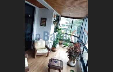 Imagem: O apartamento possui 3 Dormitórios, 1 Banheiro, 2 Vagas na