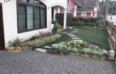 Imagem: A casa possui 4 Dormitórios, 3 Banheiros, 2 Vagas na garagem