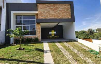 Imagem: A casa em condomínio possui 3 Dormitórios, 3 Banheiros, 4