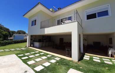 Imagem: A casa possui 4 Dormitórios, 4 Banheiros, 4 Vagas na garagem