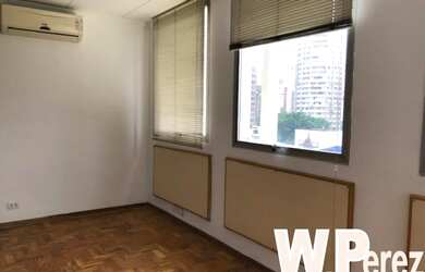 Imagem: O depósito possui 1 Vaga na garagem, 34m² de Área e está